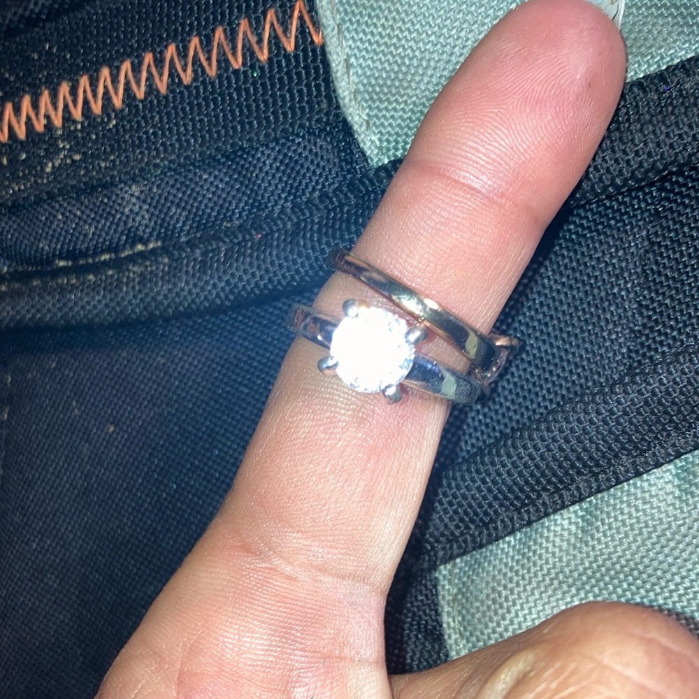 Elegant Silver Ring with Clear Gemstone